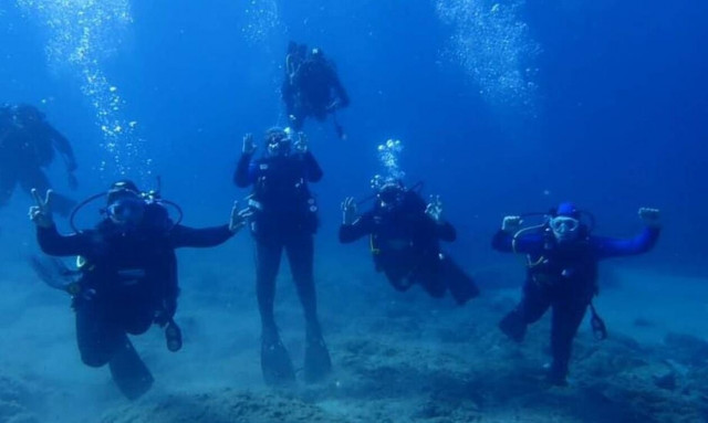 Το Μαξίμου έστειλε απινιδωτή σε Καλύμνιες αυτοδύτριες