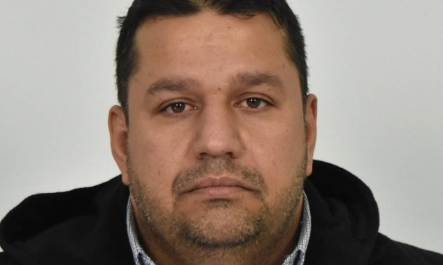 ΕΛΑΣ: Αυτός είναι ο 42χρονος που υποδυόταν τον εφοριακό και έκλεβε ηλικιωμένους στον Πειραιά