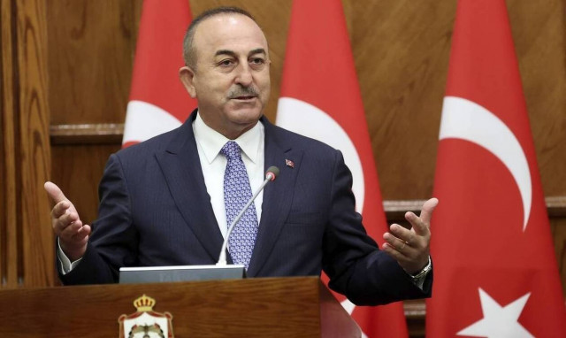 Ανήθικη προπαγάνδα από Τσαβούσογλου: Η Ελλάδα βυθίζει βάρκες προσφύγων στο Αιγαίο