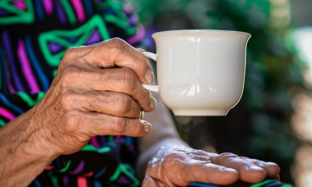 Βρετανία: Νοσοκόμος βίαζε 99χρονη με άνοια - Πώς τον κατάλαβε η οικογένεια της ηλικιωμένης