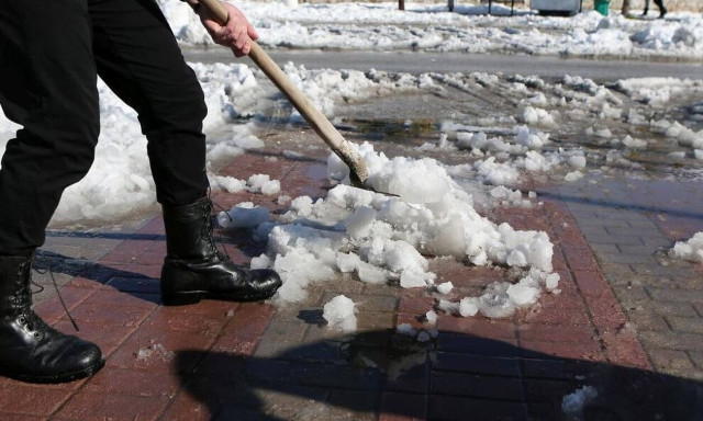 Καιρός τώρα: Χιονίζει σε Μαλακάσα και Ιπποκράτειο Πολιτεία - Νιφάδες και στα βόρεια της Αττικής