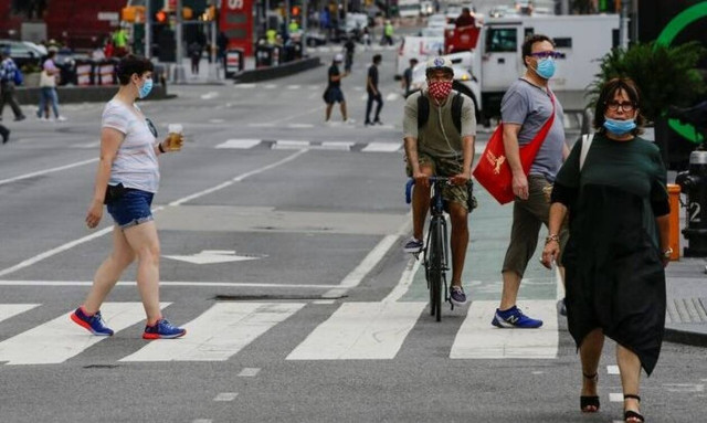 ΗΠΑ: Η πολιτεία της Νέας Υόρκης θα καταργήσει την υποχρεωτική χρήση μάσκας