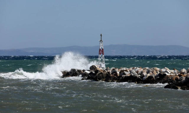 Υποχωρεί η κακοκαιρία: Ηλιόλουστη η Τετάρτη με θυελλώδεις ανέμους - Πού και πότε θα βρέξει