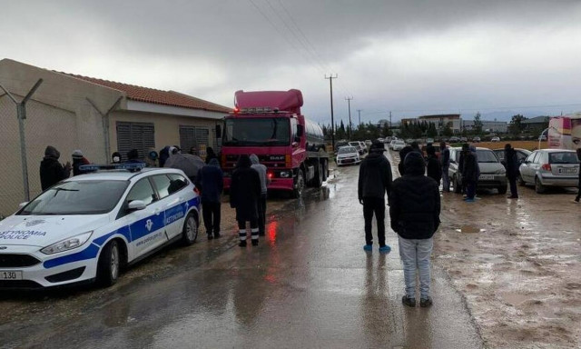 Κύπρος - Eπεισόδια στο κέντρο φιλοξενίας μεταναστών Πουρνάρα: Πάνω από 35 τραυματίες (vid+pics)