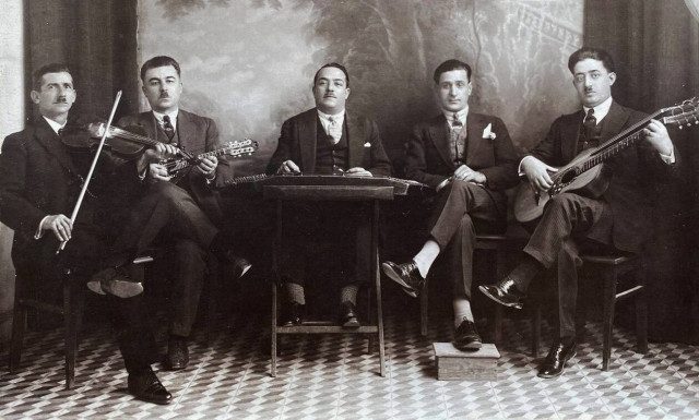 Μια έκθεση - ύμνος στο ρεμπέτικο σε τρεις διαφορετικούς χώρους της Αθήνας