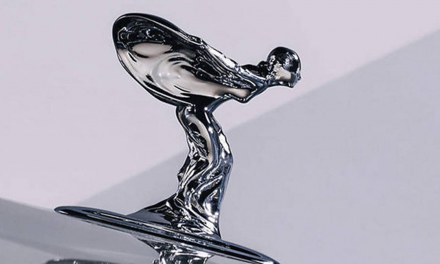 H Rolls-Royce αλλάζει το αγαλματάκι της