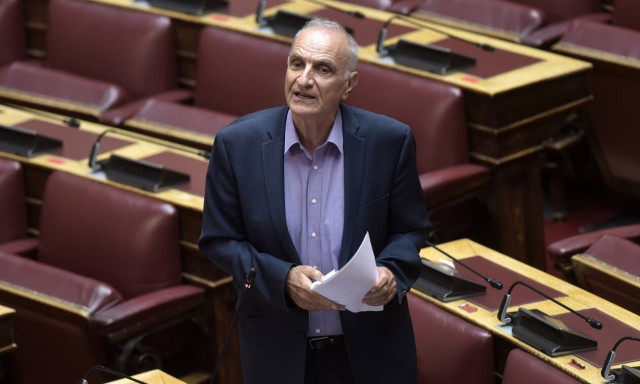 Γιώργος Βαρεμένος: Διέκοψε πολιτική συζήτηση για να μεταδώσει το σκορ του Παναιτωλικού