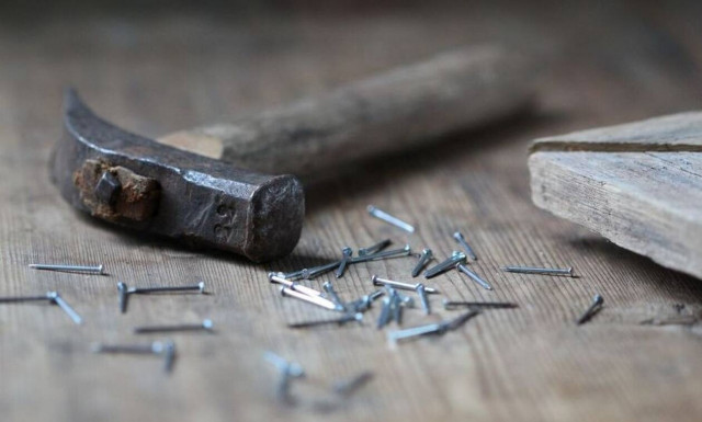 Πακιστάν: Κάρφωσαν καρφί στο κεφάλι γυναίκας για να σιγουρευτούν πως θα κάνει αγόρι