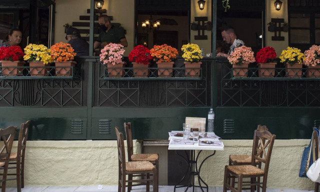 Νέα μέτρα στην εστίαση: Χωρίς όριο ατόμων τα τραπέζια - Πώς θα κάνουμε Τσικνοπέμπτη