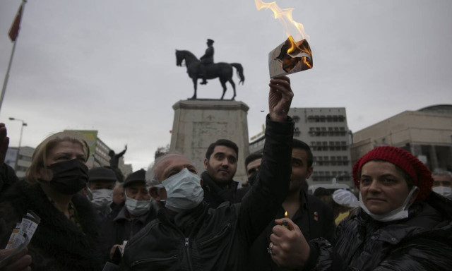 Τουρκία: Ο Κιλιτσντάρογλου δεν πληρώνει λογαριασμό ρεύματος μέχρι να μειώσει τις τιμές ο Ερντογάν