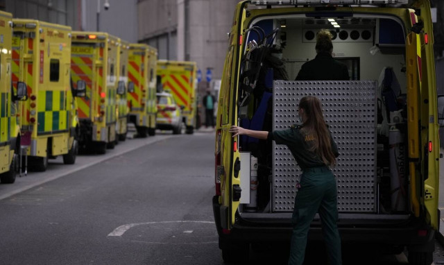 Βρετανία: Πρώτος θάνατος ασθενούς με πυρετό Lassa – Ποια είναι τα συμπτώματα του ιού