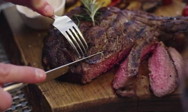 Έρευνα: Οι άντρες προτιμούν να πεθάνουν παρά να γίνουν vegans