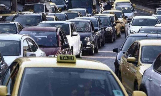 Απίστευτη κίνηση στην Αττική Οδό: Τροχαίο ατύχημα προκάλεσε «ασφυξία» στους οδηγούς