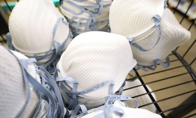 Γαλλία: Χαλαρώνουν οι περιορισμοί για τη χρήση μάσκας σε κλειστούς χώρους