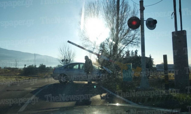 Τρένο συγκρούστηκε με I.X.: Εκτελούσε το δρομολόγιο Βόλος - Λάρισα (pics)