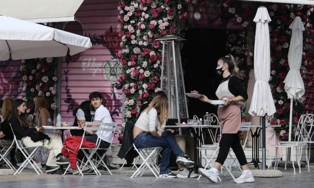 Άρση Μέτρων: «Κλείδωσαν» οι αλλαγές σε γήπεδα και εστίαση - Στόχος ο Μάρτιος χωρίς περιορισμούς