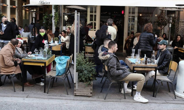 Κορονοϊός: Ποιες άρσεις μέτρων έρχονται μέσα στην εβδομάδα - «Δίκοπο μαχαίρι» οι Απόκριες