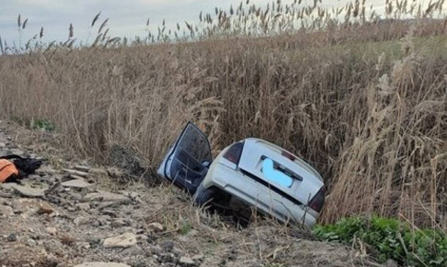 Νεοχώρι Άρτας: Παραλίγο να πνιγούν 4 νεαροί που έπεσαν στο ποτάμι με το αυτοκίνητο