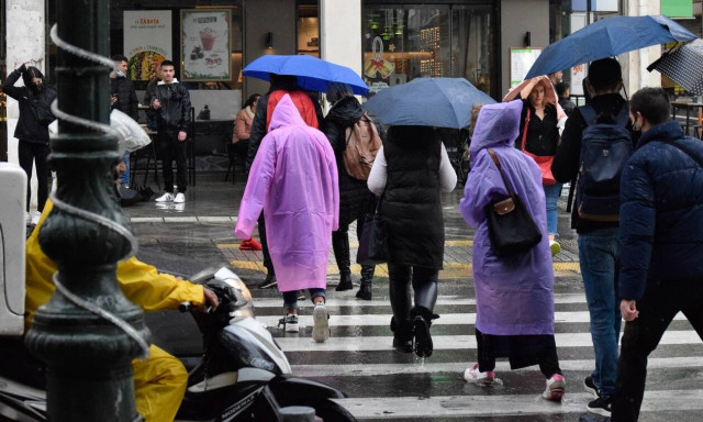 Καιρός: Πού αναμένονται βροχές τη Δευτέρα (14/2) - Πτώση της θερμοκρασίας