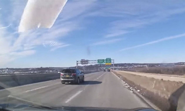 Δείτε γιατί δεν πρέπει να αφήνουμε χιόνι πάνω στο αυτοκίνητο (vid)