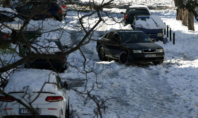 Κακοκαιρία Ελπίδα: Αποζημιώσεις σε ιδιοκτήτες αυτοκινήτων που υπέστησαν ζημιές από πτώσεις δένδρων