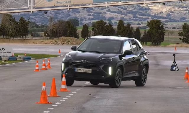 Το Toyota Yaris Cross δεν τρόμαξε από τον τάρανδο