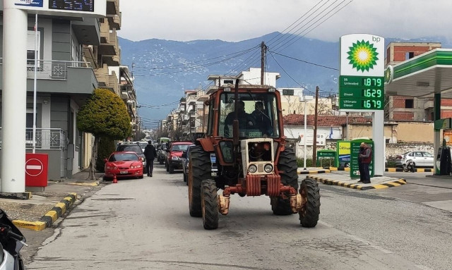 Βόλος: Μηχανοκίνητη πορεία αγροτών στο κέντρο της πόλης - Κλιμακώνονται οι κινητοποιήσεις