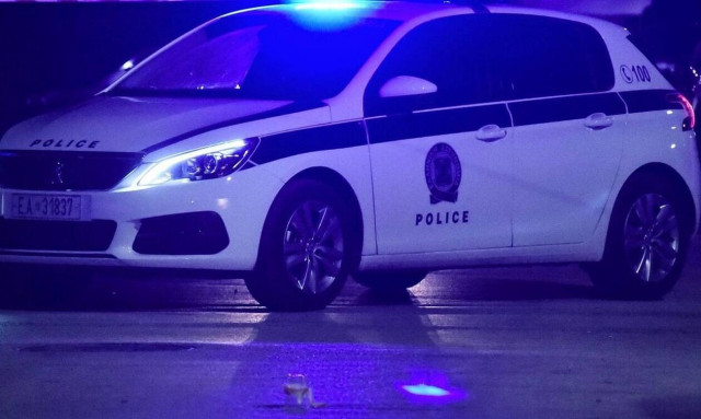 Καταδίωξη στο Μενίδι: Τραυματίστηκε ελαφρά ένας αστυνομικός