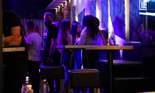 Οικονόμου στο Newsbomb: Μπορούμε να πάμε σε χαλάρωση – Οι σκέψεις για γήπεδα, καρναβάλια, διασκέδαση