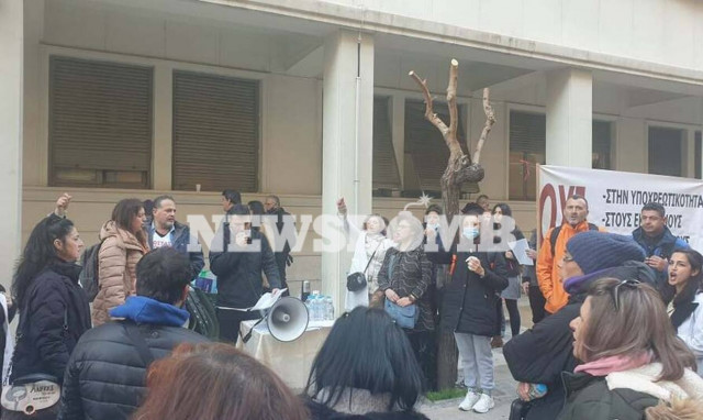 Συγκέντρωση κατά των υποχρεωτικών εμβολιασμών και των αναστολών έξω από το υπ. Υγείας