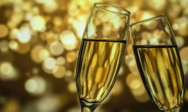 Γερμανία: Ένας νεκρός και επτά στο νοσοκομείο από «πειραγμένη» σαμπάνια