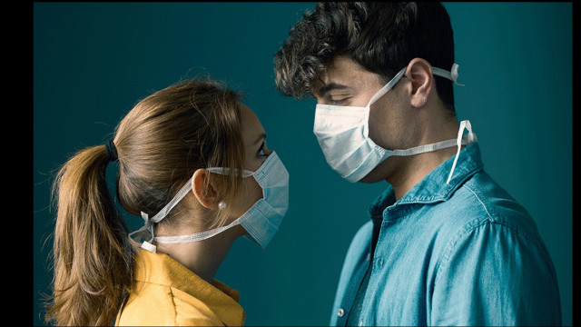 Πώς η πανδημία επηρεάζει διαρκώς την ερωτική σχέση σου