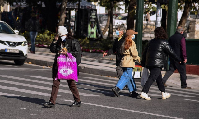 Άρση μέτρων: Στην «πρώτη γραμμή» γήπεδα, όρθια διασκέδαση, σχολικές εκδρομές, συνέδρια