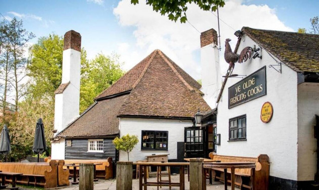 Η παλαιότερη παμπ στην Αγγλία κλείνει τις πόρτες της μετά από 1.229 χρόνια