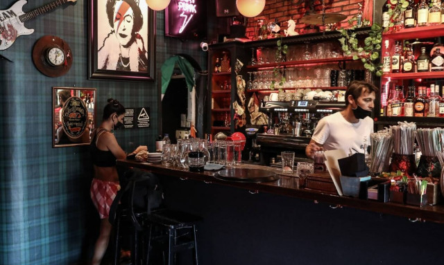 Άρση Μέτρων: Προς νέα χαλάρωση οι περιορισμοί - Οι εισηγήσεις για διασκέδαση, γήπεδα, καρναβάλια