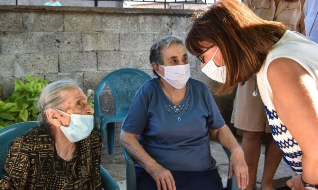 Το «αντίο» της Κατερίνας Σακελλαροπούλου στη γιαγιά Ευστρατία