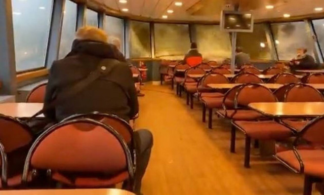 Ώρες αγωνίας στο Αμβούργο: Τεράστιο κύμα έσπασε τα τζάμια πλοίου - Σώθηκαν οι επιβάτες