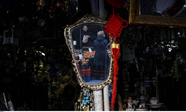 Με παρέμβαση Γεωργιάδη σταματά η δίωξη της ηλικιωμένης στο Ίλιον που έκλεψε σε σούπερ μάρκετ