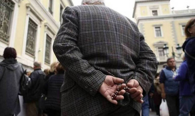 ΕΦΚΑ: «Αγώνας δρόμου» για συνταξιούχο - Τον άφησαν χωρίς σύνταξη για ένα λάθος του 1982