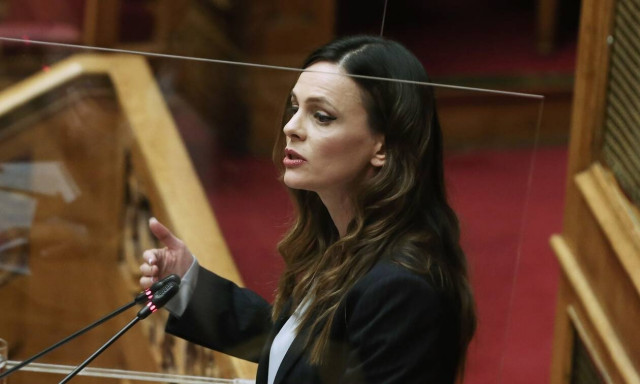 Έφη Αχτσιόγλου: Κυβερνητικές υπεκφυγές αντί μέτρα προστασίας των πολιτών από την ακρίβεια