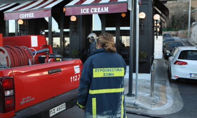 Φωτιά σε αποθήκη στο Κορωπί