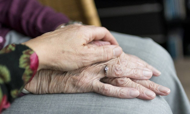 Στην Ελλάδα αν είσαι άστεγος και πεινασμένος πρέπει να πεθάνεις!