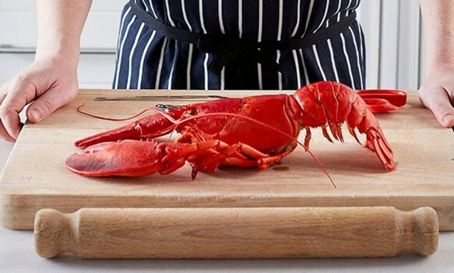 Γιατί ο αστακός κάνει μία περιουσία όταν τον παραγγέλνεις έξω;