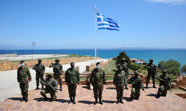 Οι δήμαρχοι Χίου και Σάμου απαντούν στην Τουρκία: «Δεν φεύγει ο Στρατός απ' τα νησιά μας»