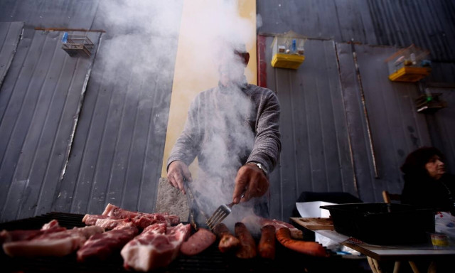 Τσικνοπέμπτη 2022: Πότε πέφτει - Τα μέτρα σε ταβέρνες και εστιατόρια