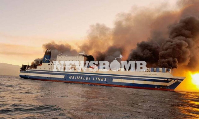 Κέρκυρα: Δραματική επιχείρηση στο Eyroferry Olympia για τους 2 εγκλωβισμένους - Σπεύδει η ΕΜΑΚ