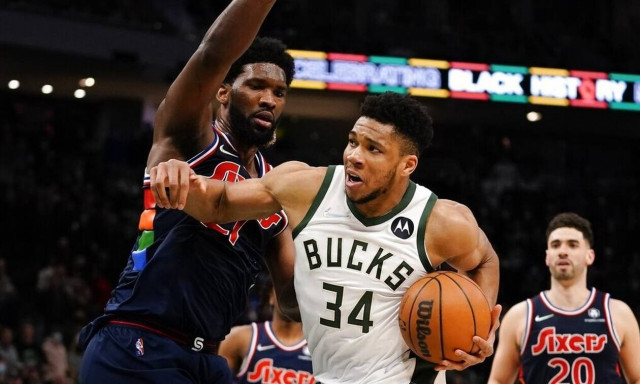 Οι Σίξερς «λύγισαν» τους Μπακς – Άγγιξε το triple-double ο Γιάννης απέναντι στον φοβερό Εμπίντ