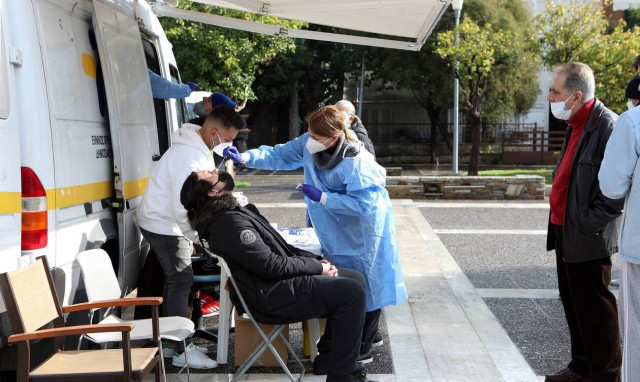 Κρούσματα σήμερα: 18.605 νέα ανακοίνωσε ο ΕΟΔΥ - 80 θάνατοι και 470 διασωληνωμένοι