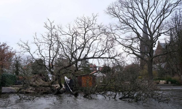 Φονική κακοκαιρία πλήττει μεγάλο μέρος της βόρειας Ευρώπης