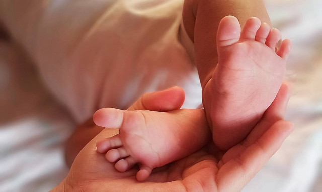 «Ανάσα» για τους πολίτες η ηλεκτρονική δήλωση γέννησης παιδιού - Απέφυγαν πάνω από μισό εκατ. ουρές